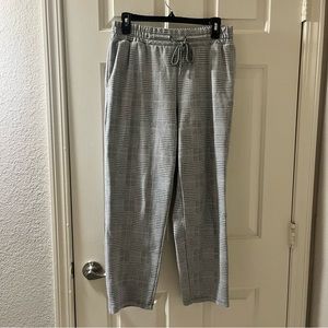 White and grey houndstooth pants